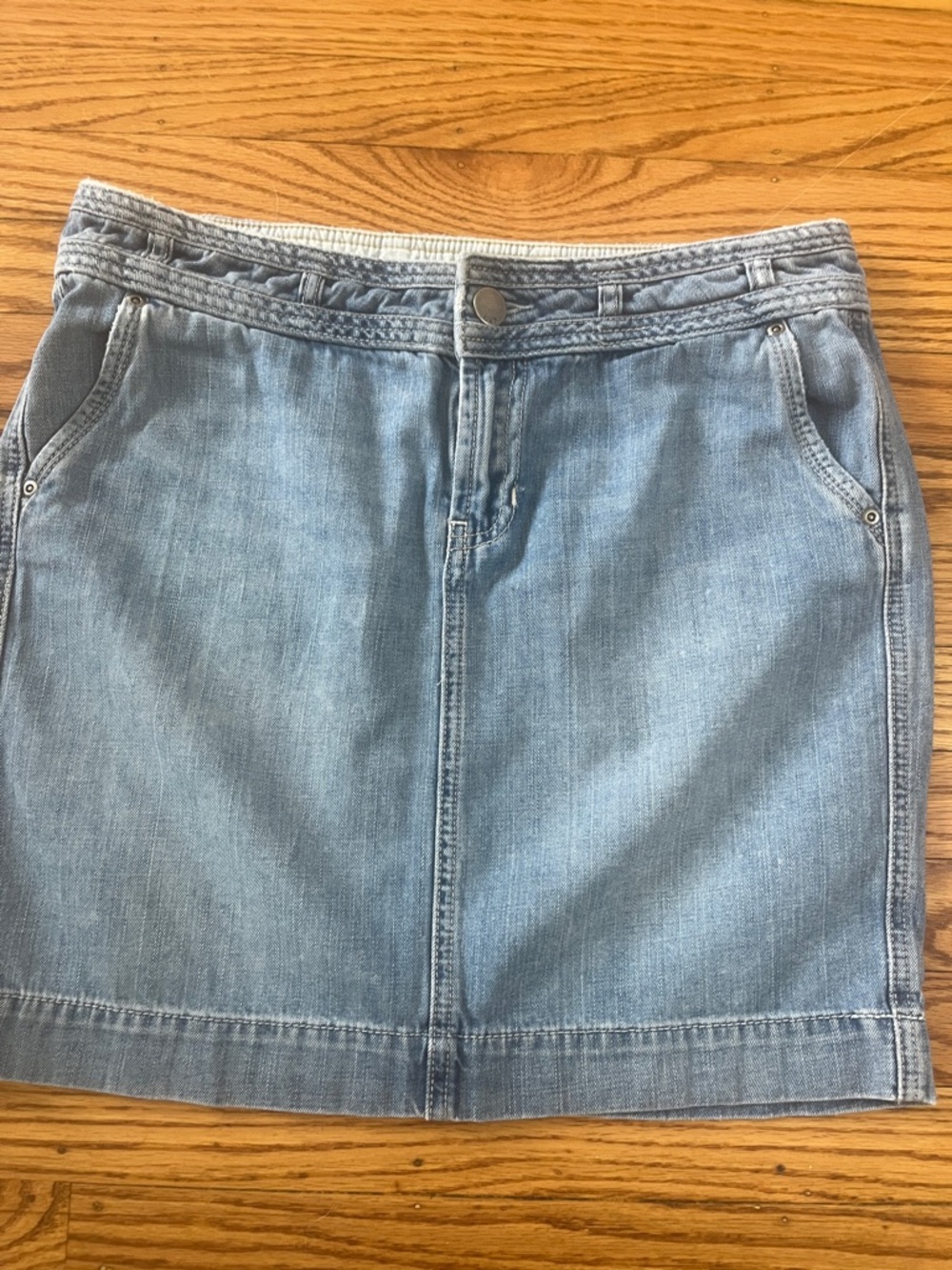 GAP Limited Edition Light Wash Denim Mini Skirt Size 27 Classic Y2K